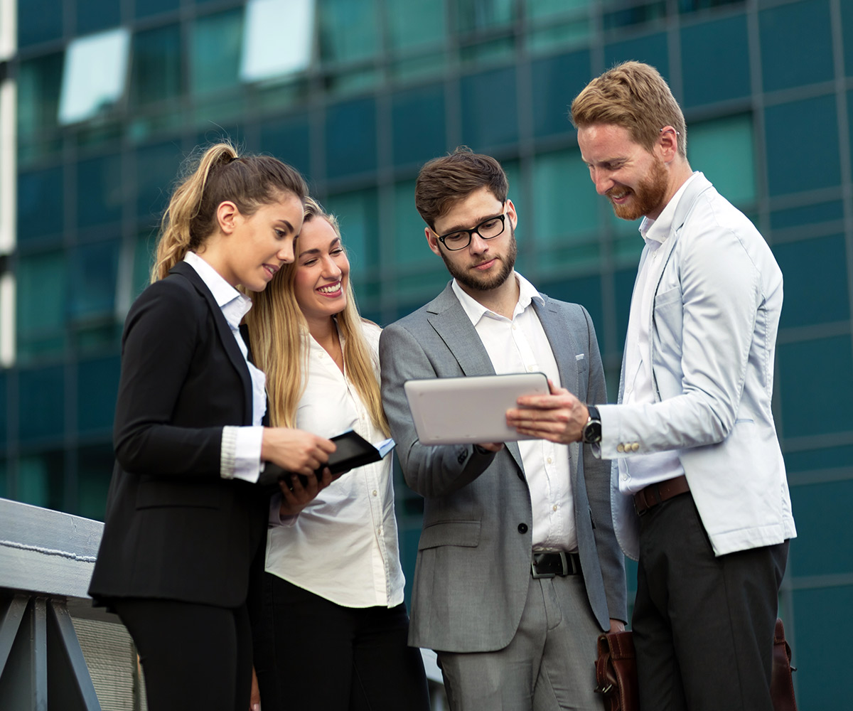 business-people-and-coworkers-outside-46ZMVDY